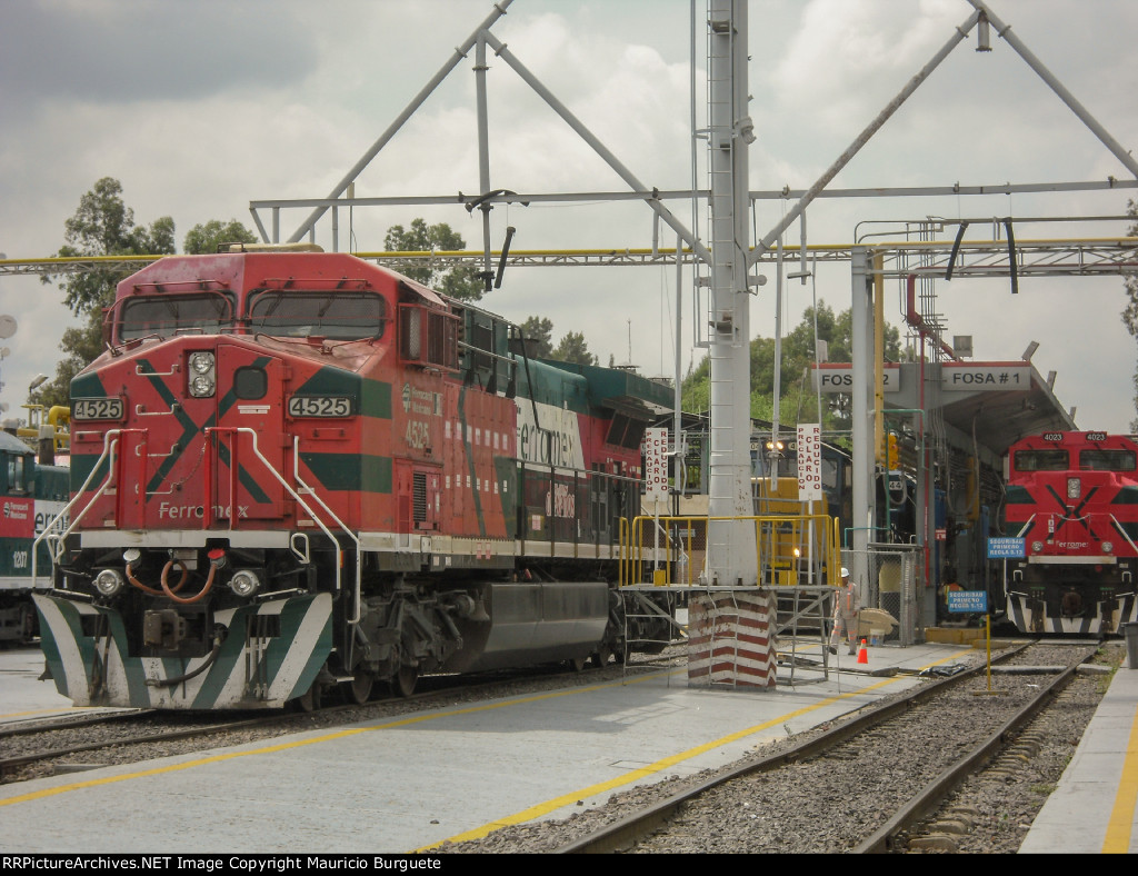 FXE AC4400 in Guadalajara yard